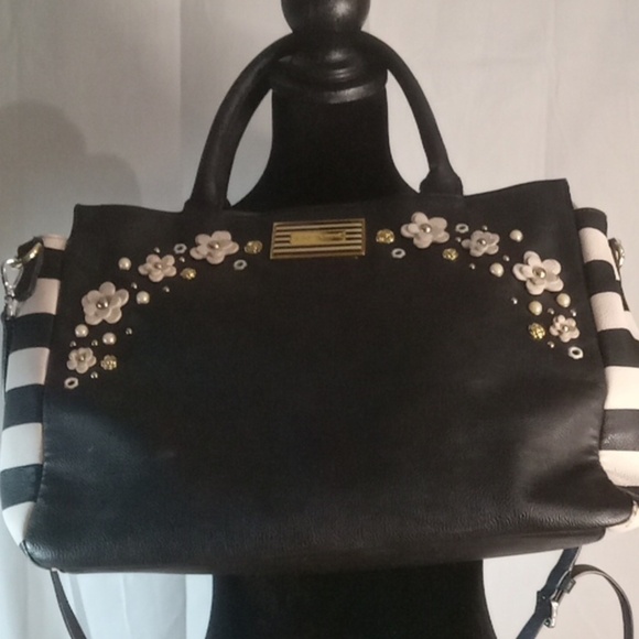 Betsey Johnson Handbags - Betsy Johnson crossbody shoulderbag